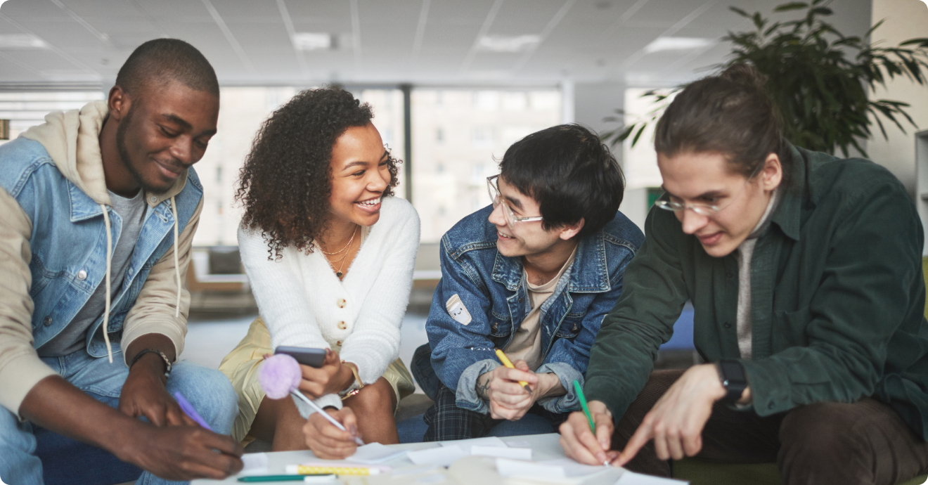 EDU - HE - Students Working Together - LP Course Section